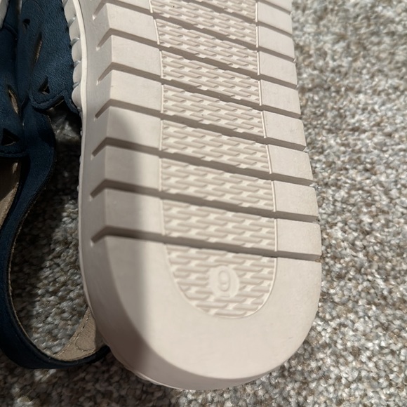 NEVERWORN woman’s sandals. - Picture 8 of 8